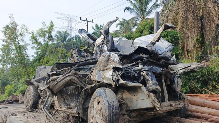 Kondisi mobil Grand Max yang mengalami kecelakaan di Pelalawan, Riau. (Dok Polres Pelalawan)