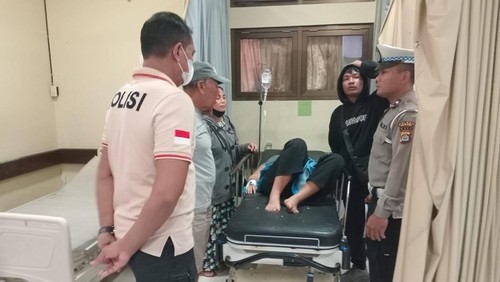 Korban kecelakaan motor rem blong di Jalan Desa Tigawasa, Kecamatan Banjar, Buleleng, Bali, yang masih dirawat di rumah sakit. (dok. Polres Buleleng)