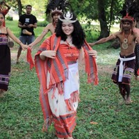 Kini sudah semakin besar, penampilan Amora juga tak kalah mencuri atensi. Banyak yang menyebut penampilan Amora terlihat ayu dan anggun. Foto: Instagram/@krisdayantilemos