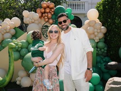 Lindsay Lohan Unggah Foto Langka Anaknya Saat Pesta Ultah yang Ke-2 Lindsay Lohan Unggah Foto Langka Anaknya Saat Pesta Ultah yang Ke-2