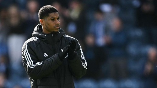 Aston Villas English striker #09 Marcus Rashford applauds as he celebrates at the end of the English FA Cup quarter-final football match between Preston North End and Aston Villa at Deepdale stadium in Preston, north-west England on March 30, 2025. Aston Villa wins 3 - 0 against Preston North End. (Photo by Paul ELLIS / AFP) / RESTRICTED TO EDITORIAL USE. No use with unauthorized audio, video, data, fixture lists, club/league logos or live services. Online in-match use limited to 120 images. An additional 40 images may be used in extra time. No video emulation. Social media in-match use limited to 120 images. An additional 40 images may be used in extra time. No use in betting publications, games or single club/league/player publications. /