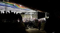 Kehadiran ratusan perwakilan suku adat dari berbagai penjuru negeri menegaskan kekuatan solidaritas dan semangat demokrasi dalam tubuh organisasi adat terbesar di Ekuador tersebut. REUTERS/Karen Toro