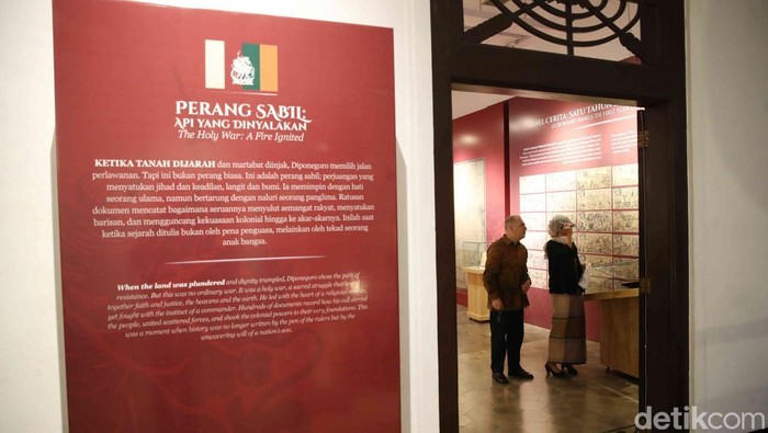 Pameran bertajuk MARTABAT digelar di Gedung Perpustakaan Nasional Republik Indonesia, Jakarta, Minggu (20/7/2025). Pameran dalam rangka memperingati 200 tahun meletusnya Perang Jawa.