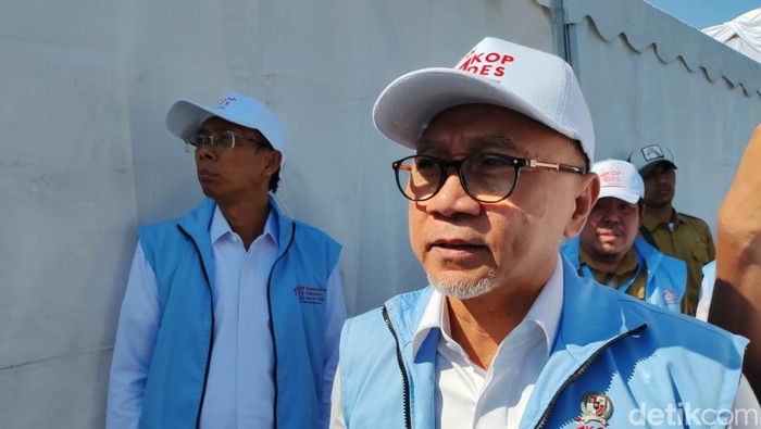 Menko Pangan Zulkifli Hasan saat diwawancara usai peluncuran Kopdes Merah Putih di Klaten, Senin (21/7/2025).