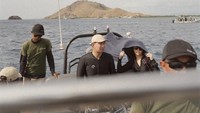 Sepertinya Nikita dan Indra akan menyelam nih.