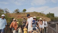Baru-baru ini Nikita Willy bersama keluarganya menghabiskan waktu bersama menikmatti keindahan Labuan Bajo di Nusa Tenggara Timur. Keseruan liburan dibagikan Niki di instagramnya.