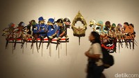 Selain karya seni kontemporer, pameran juga menampilkan berbagai artefak bersejarah yang berkaitan dengan Perang Diponegoro.  
