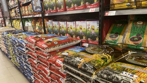 Pasokan beras premium berbagai merk di supermarket Medan (Kartika Sari/detikSumut)