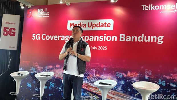 Pemaparan Perluasan Jaringan 5G Telkomsel di Bandung oleh Direktur Marketing Telkomsel, Derrick Heng.
