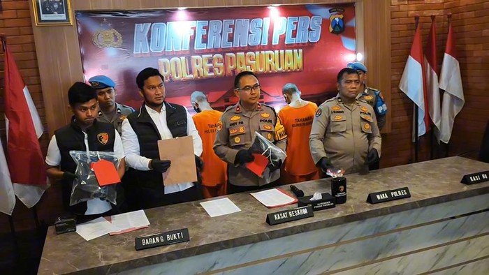 Jumpa pers pembunuhan pria yang mayatnya ditemukan dalam parit di Pasuruan
