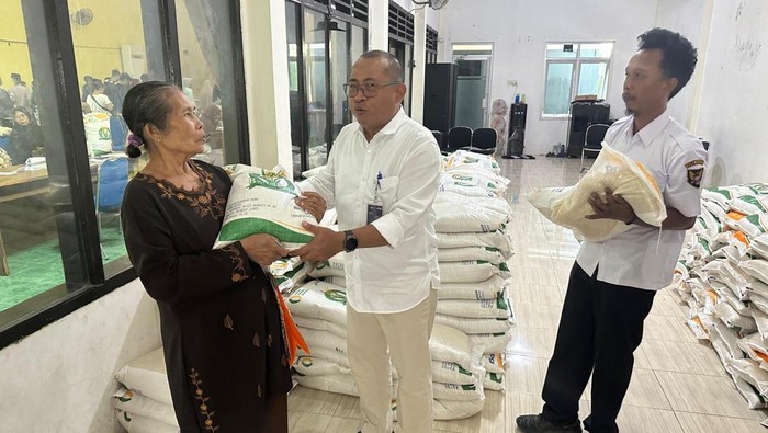 Pemimpin Perum Bulog Kantor Cabang Kediri, Harisun.