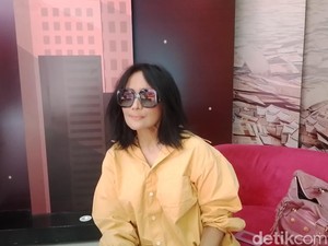 Umur Bukan Masalah! Atiek CB Pernah Mendaki Gunung Andong hingga Rinjani