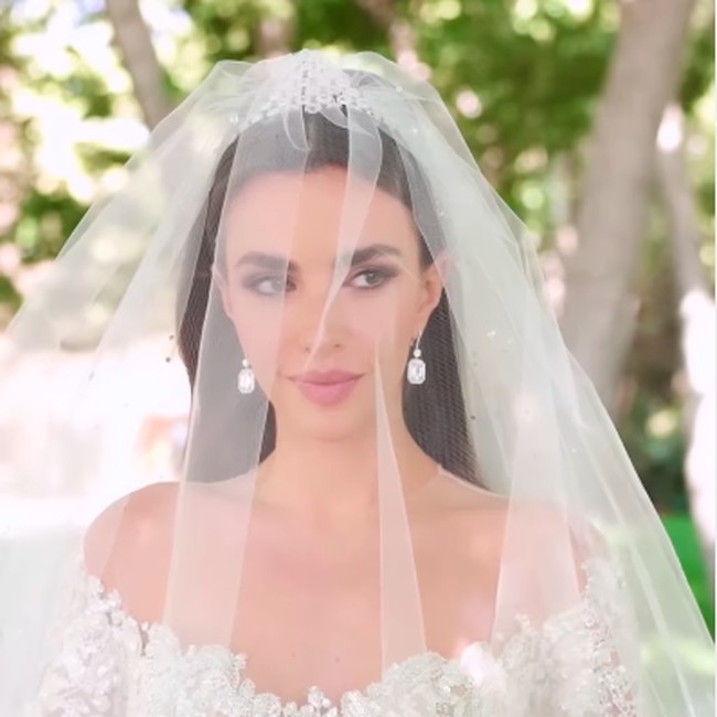 Potret Pernikahan Anak Desainer Elie Saab, Gaun Pengantin Menantu Bak Fairytale