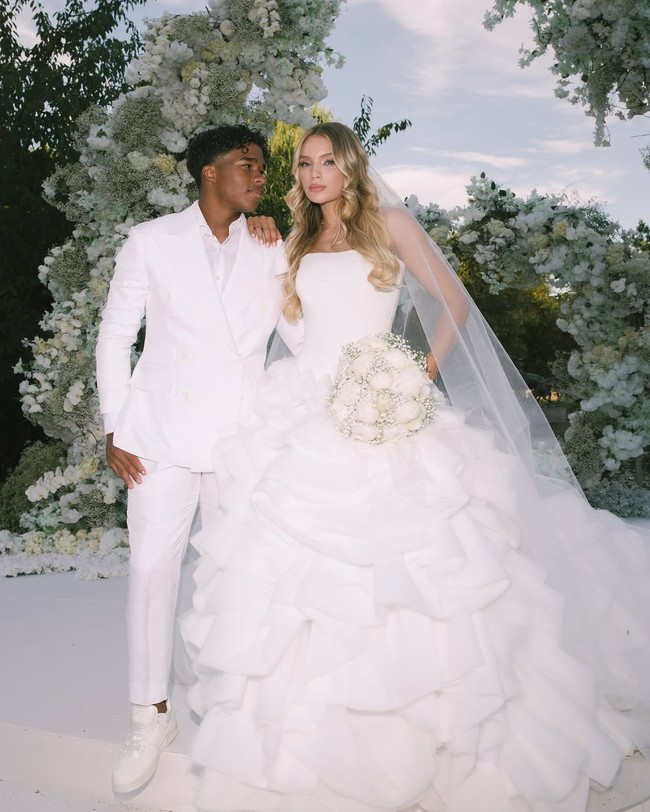 Sebelumnya, Endrick juga viral karena pengakuannya memiliki kontrak pacaran dengan Gabriely Miranda. Keduanya membuat peraturan di antaranya tidak boleh berubah secara drastis selama masa pacaran, tak boleh jadi pecandu dan wajib mengucapkan ‘i love you’ ke satu sama lain dalam berbagai situasi. Foto: Dok. Instagram @endrick @gabriely