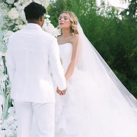 Endrick dan Gabriely pertama kali bertemu pada November 2023. Sebuah video viral di media sosial menunjukkan Endrick sedang melakukan wawancara, matanya melirik ke arah seorang gadis pirang cantik yang berjalan di dekatnya. Gadis itu tidak lain adalah Gabriely Miranda. Tak lama kemudian, mereka mulai berkencan tetapi memutuskan untuk merahasiakan hubungan mereka. Foto: Dok. Instagram @endrick @gabriely