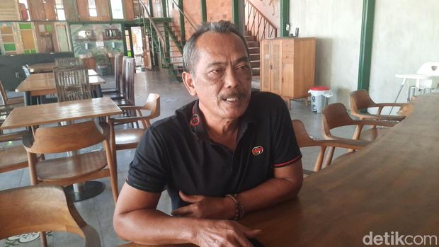 Plt Ketua DPD NasDem Kudus, Akhwan ditemui wartawan di Kudus, Senin (21/7/2025).