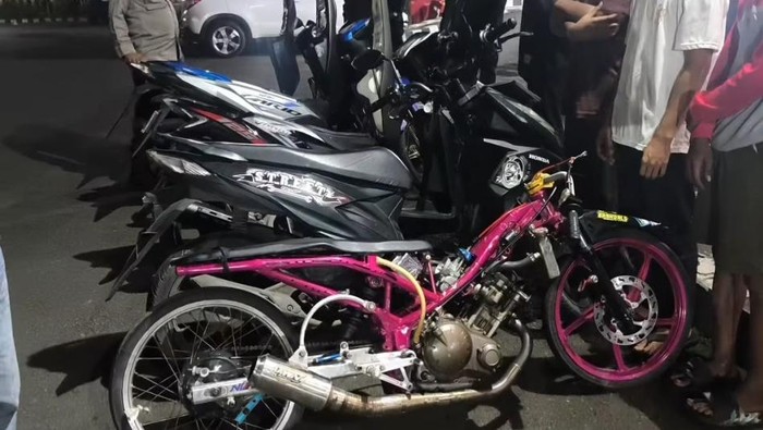 Polisi menangkap enam remaja di wilayah Cileungsi, Bogor. Keenam remaja tersbut ditangkap lantaran diduga hendak menggelar balap liar. (dok Istimewa)