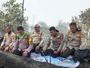 Polres Rohul Gelar Doa Minta Hujan di Tengah Perjuangan Padamkan Karhutla