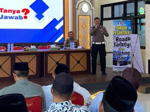Edukasi Keselamatan Berkendara Polres Pasuruan Kota Sasar para Santri