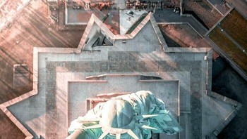 Patung Liberty dari atas. Foto: Demilked