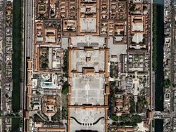 Sudut Pandang Tak Terduga dari Landmark Dunia, Bikin Melotot!