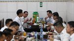 Potret Prabowo, Jokowi dan Gibran Makan Bersama di Warung Bakmi Jawa Solo
