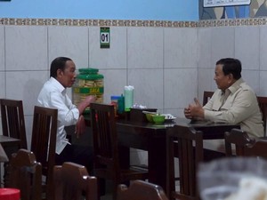 Makan Bakmi Jawa Bareng Prabowo di Solo, Jokowi: Momen Personal