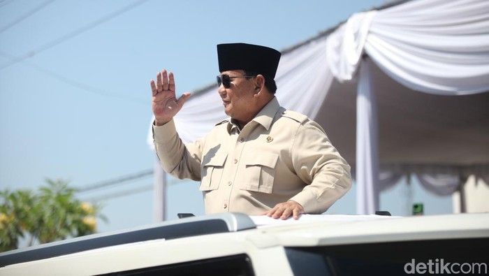 Presiden Prabowo Subianto meresmikan peluncuran kelembagaan 80.000 Koperasi Desa dan Kelurahan Merah Putih di Koperasi Desa Merah Putih (KDMP) Bentangan, Kecamatan Wonosari, Kabupaten Klaten, Jawa Tengah, Senin (21/7/2025). Peresmian dilakukan sebagai bagian dari program kemandirian ekonomi nasional.