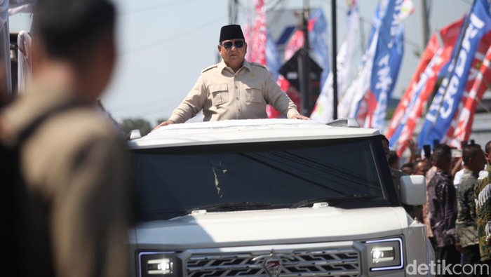 Presiden Prabowo Subianto meresmikan peluncuran kelembagaan 80.000 Koperasi Desa dan Kelurahan Merah Putih di Koperasi Desa Merah Putih (KDMP) Bentangan, Kecamatan Wonosari, Kabupaten Klaten, Jawa Tengah, Senin (21/7/2025). Peresmian dilakukan sebagai bagian dari program kemandirian ekonomi nasional.