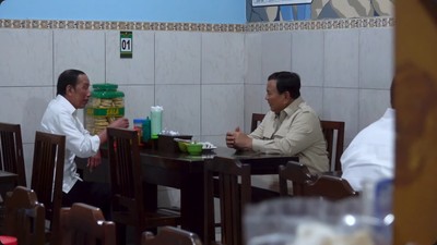 Momen Hangat Prabowo, Jokowi, dan Gibran Saat Makan di Bakmi Jowo Bu Citro