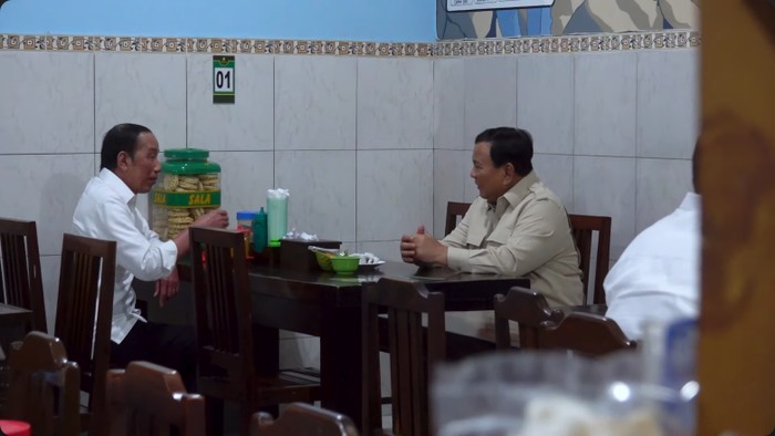 Prabowo Subianto dan Jokowi makan malam bersama di Bakmi Jowo Bu Citro yang legendaris di Solo, Jawa Tengah (20/7/2025).