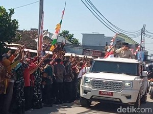 Prabowo Disambut Drumband Siswa-Polisi Cilik di Peluncuran Kopdes Merah Putih