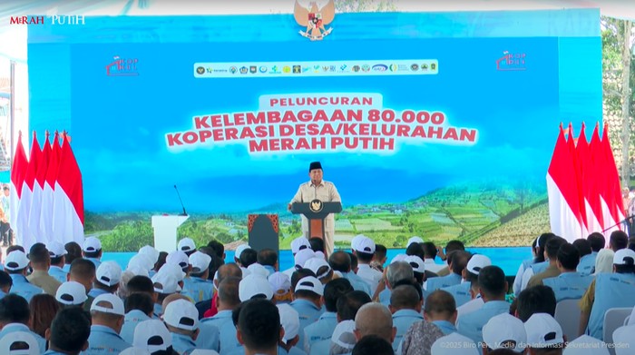 Presiden Prabowo Subianto geram dengan ulah pengusaha yang melakukan sabotase ekonomi nasional. Dia meminta Jaksa Agung dan Kapolri memberi tindakan. (YouTube Setpres)