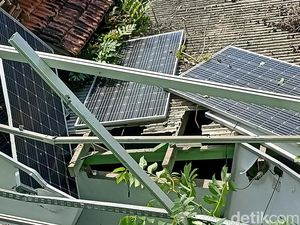 Rangkaian Panel Surya di RSUD dr Soedomo Trenggalek Runtuh
