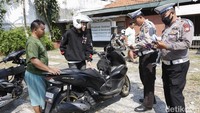 Operasi ini digelar serentak oleh Polda Metro Jaya dengan tujuan meningkatkan kepatuhan masyarakat terhadap aturan berlalu lintas serta menekan angka kecelakaan di jalan raya.