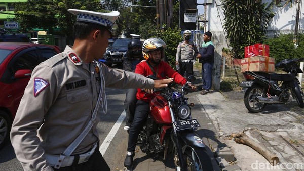Razia di Ciputat Raya, Polisi Jaring Ratusan Pelanggar Lalin