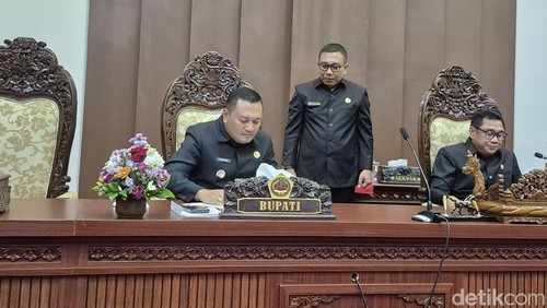 Proses penandatangan RPJMD Kabupaten Gianyar 2025-2029 dan pidato sambutan Bupati Gianyar.