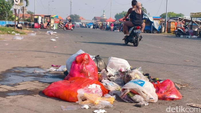 Sampah di Terminal Porong Sidoarjo