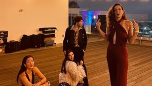 Selena Gomez mengunggah momen kumpul-kumpul bareng tunangan dan para sahabat jelang ulang tahun ke-33. (Foto: dok. Instagram @selenagomez)