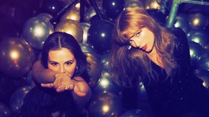 Taylor Swift gak boleh ketinggalan momen seru ini. (Foto: dok. Instagram @selenagomez)