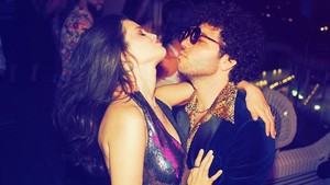Tahun dia juga akan ganti status dari lajang ke istri Benny Blanco. (Foto: dok. Instagram @selenagomez)
