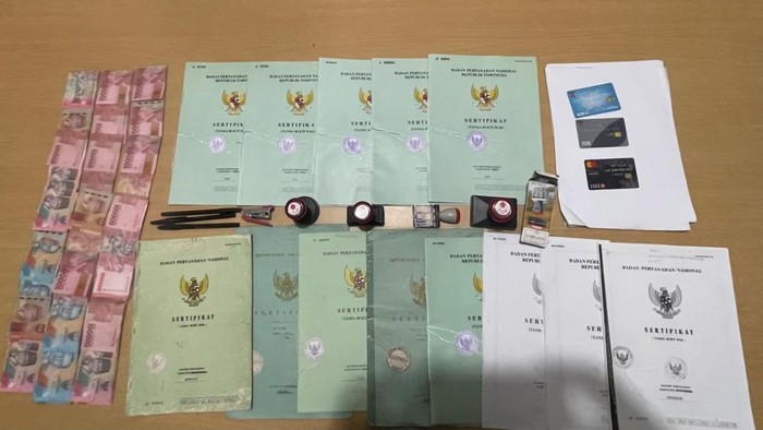 Sertifikat tanah palsu yang disita Polres Siak. (Dok Satreskrim Polres Siak)