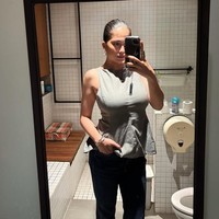 Banyak pula yang menyebut penampilan Sitha kini jadi semakin mirip dengan kakaknya, Putri Marino. Mirip bgt kakanya skrg, komentar salah seorang netizen. Wah sekarang kurus lagi jadi cantik lagi sitha, tambah netizen lain. Foto: Instagram/@sithamarino