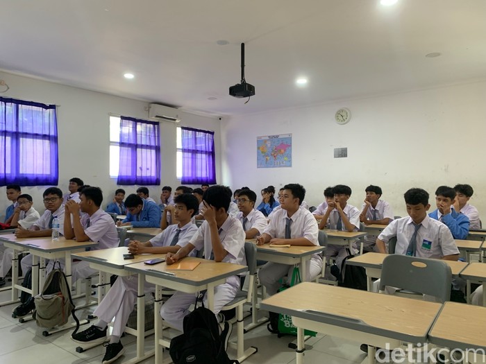 Suasana KBM di SMK Cyber Media Jakarta Selatan