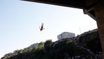 Tradisi Uji Nyali Lompat dari Jembatan 23 Meter di Montenegro