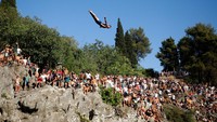 Penyelenggara menyebut lomba ini bukan sekadar adu nyali, tetapi juga bagian dari pelestarian tradisi dan budaya Montenegro. (REUTERS/Stevo Vasiljevic)