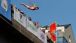 Tradisi Uji Nyali Lompat dari Jembatan 23 Meter di Montenegro
