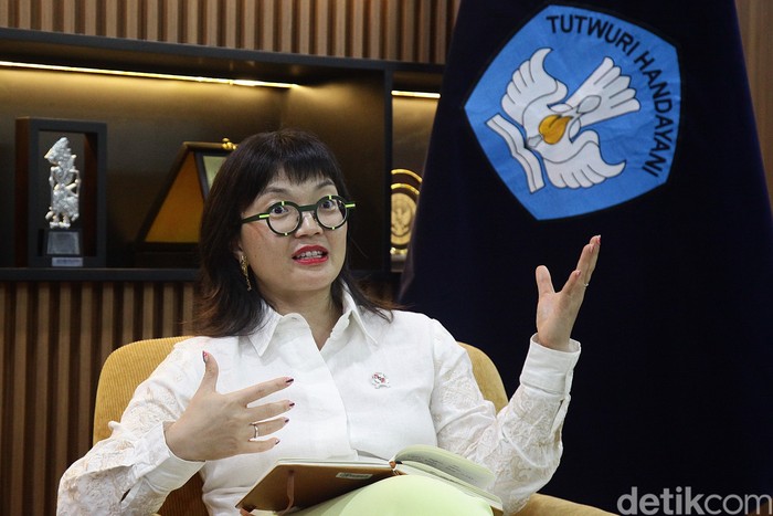 Wakil Menteri Pendidikan Tinggi, Sains, dan Teknologi Stella Christie saat menerima wawancara khusus detikEdu di kantor Kemdiktisaintek, Jumat (18/7/2025)