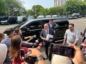 Danantara Dikabarkan Garap Proyek Kilang Rp 130 T di AS, Rosan Buka Suara