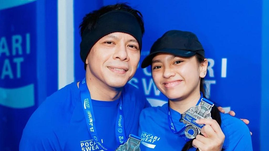 Allea Pamer Medali Lari Pertama, Ariel NOAH Beri Selamat